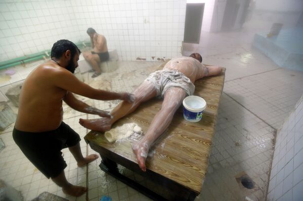 الحمام العراقي، وهو حمام بخار تقليدي، وسط انتشار مرض فيروس كورونا (كوفيد-19) في النجف، العراق، 15 يناير/ كانون الثاني 2021 - سبوتنيك عربي