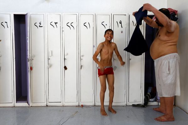 الحمام العراقي، وهو حمام بخار تقليدي، وسط انتشار مرض فيروس كورونا (كوفيد-19) في النجف، العراق، 15 يناير/ كانون الثاني 2021 - سبوتنيك عربي