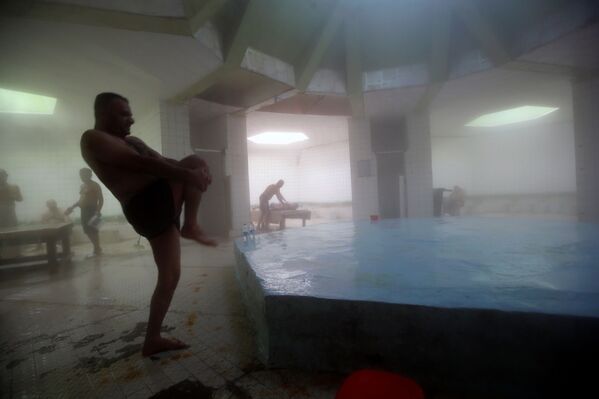 الحمام العراقي، وهو حمام بخار تقليدي، وسط انتشار مرض فيروس كورونا (كوفيد-19) في النجف، العراق، 15 يناير/ كانون الثاني 2021 - سبوتنيك عربي