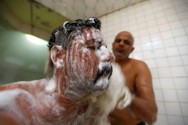 الحمام العراقي، وهو حمام بخار تقليدي، وسط انتشار مرض فيروس كورونا (كوفيد-19) في النجف، العراق، 15 يناير/ كانون الثاني 2021 - سبوتنيك عربي