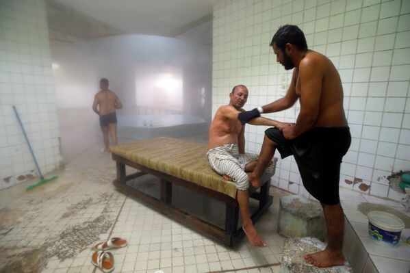 الحمام العراقي، وهو حمام بخار تقليدي، وسط انتشار مرض فيروس كورونا (كوفيد-19) في النجف، العراق، 15 يناير/ كانون الثاني 2021 - سبوتنيك عربي