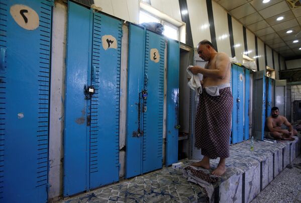 الحمام العراقي، وهو حمام بخار تقليدي، وسط انتشار مرض فيروس كورونا (كوفيد-19) في النجف، العراق، 15 يناير/ كانون الثاني 2021 - سبوتنيك عربي