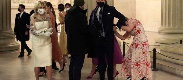 رئيس الولايات المتحدة جو بايدن، والسيدة الأولى جيل بايدن، البيت الأبيض، واشنطن، 21 يناير 2021 - سبوتنيك عربي