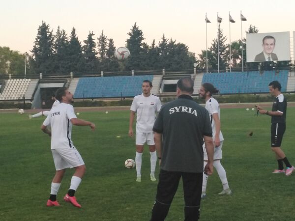 نبيل معلول يخطط لضم لاعبين جدد إلى نسور قاسيون نبيل معلول يخطط لضم لاعبين جدد إلى نسور قاسيون - سبوتنيك عربي