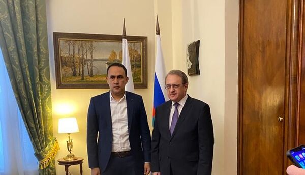 ممثل الرئيس الروسي الخاص للشرق الأوسط ودول أفريقيا، نائب وزير الخارجية ميخائيل بوغدانوف، مع عضو مجلس النواب الليبي فتح الله حسين عبد الكريم - سبوتنيك عربي