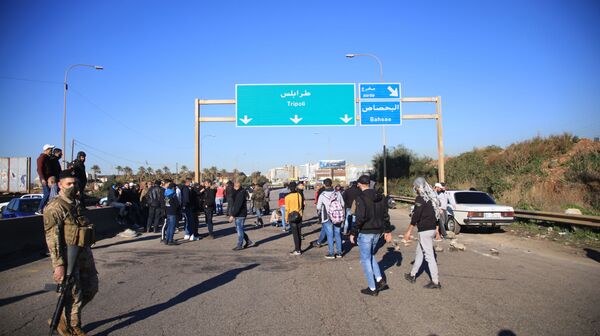 الجوع يخرق الإغلاق العام في لبنان... صور وفيديو - سبوتنيك عربي