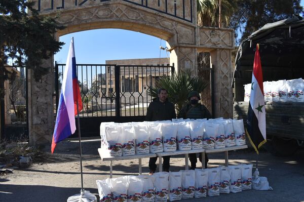 مساعدات روسية لأهالي ديرالزور شرقي سوريا... صور - سبوتنيك عربي