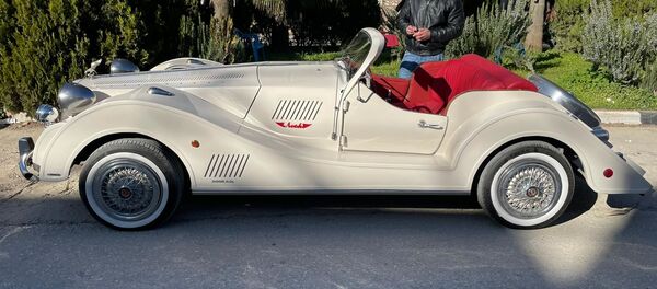 الفلسطيني رياض العملة يصنع سيارة كلاسيكية ليحقق حلم الطفولة، محافظة نابلس، فلسطين 24 يناير 2021 - سبوتنيك عربي