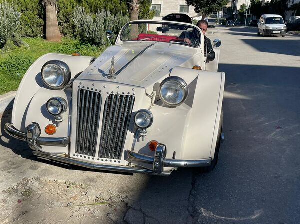 أول مركبة محلية الصنع... فلسطيني يبدع سيارة كلاسيكية ويستعد لتسجيلها رسميا... صور  - سبوتنيك عربي