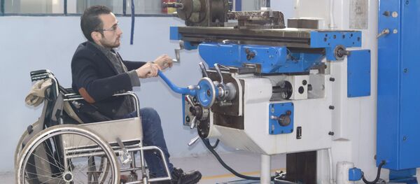 محمد مفيد مهروسة مهندس سوري من حلب.. جعل إعاقته سببا لنجاحه وتفوقه - سبوتنيك عربي