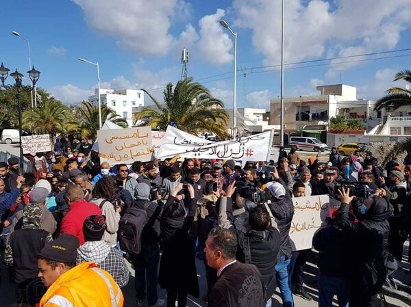 تونس... مسيرة إلى مقر البرلمان للمطالبة بإطلاق سراح موقوفي الاحتجاجات - سبوتنيك عربي