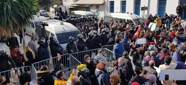 مسيرة احتجاجية في اتجاه البرلمان التونسي - سبوتنيك عربي