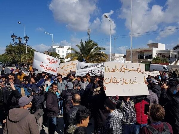 تونس... مسيرة إلى مقر البرلمان للمطالبة بإطلاق سراح موقوفي الاحتجاجات - سبوتنيك عربي