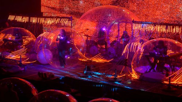 حفل موسيقي للفرقة فلايمينغ ليبس (Flaming Lips) داخل الفقاعات البلاستيكية، كإجراء وقائي لمنع انتشار فيروس كورونا(المسبب لمرض كوفيد-19) في كريتيريون في أوكلاهوما ستي، الولايات لمتحة 22 يناير 2021 حفل موسيقي للفرقة فلايمينغ ليبس (Flaming Lips) داخل الفقاعات البلاستيكية، كإجراء وقائي لمنع انتشار فيروس كورونا(المسبب لمرض كوفيد-19) في كريتيريون في أوكلاهوما ستي، الولايات لمتحة 22 يناير 2021 - سبوتنيك عربي