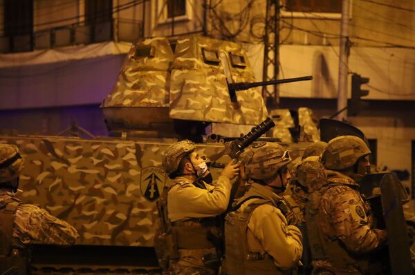 الحجارة والمولوتوف والرصاص المطاطي أسياد الموقف في طرابلس شمالي لبنان (فيديو وصور) - سبوتنيك عربي