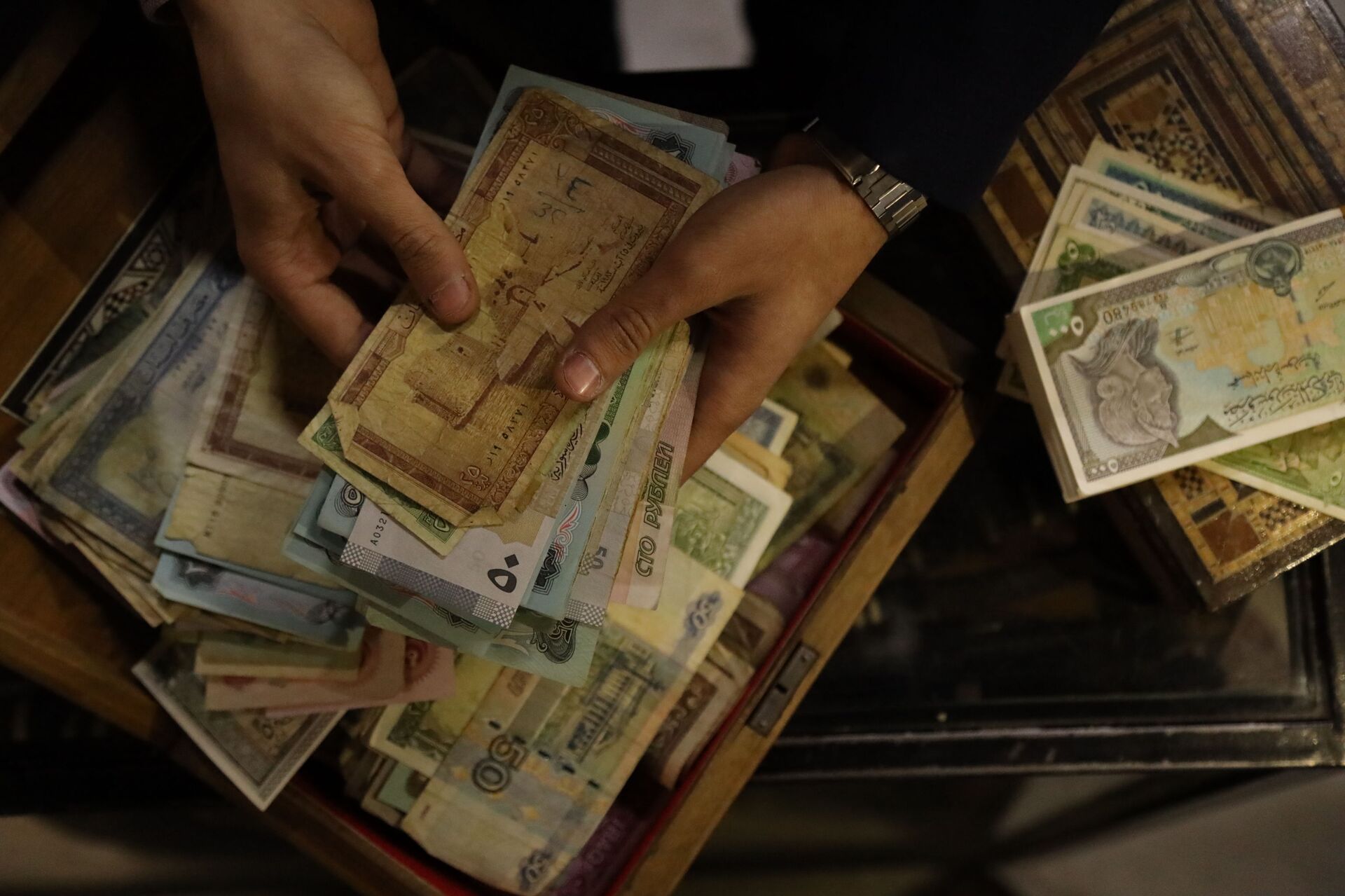 همام عبد الرحمن.. أصغر باحث وجامع عملات عربي - سبوتنيك عربي, 1920, 02.02.2021