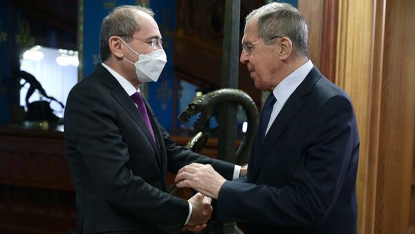 وزير الخارجية الروسي سيرغي لافروف مع نظيره الأردني أيمن الصفدي  في موسكو - سبوتنيك عربي