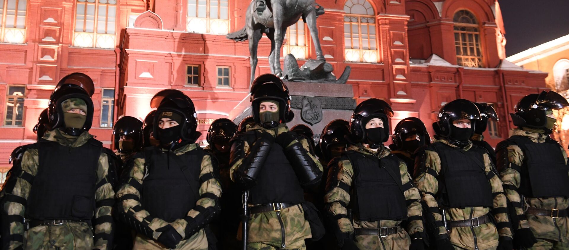 قوات الأمن ومكافحة الشغب، وسط احتجاجات نافالني غير المرخصة في موسكو، روسيا 2 فبراير 2021 - سبوتنيك عربي, 1920, 04.02.2021