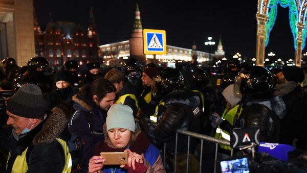 قوات الأمن ومكافحة الشغب، وسط احتجاجات نافالني غير المرخصة في موسكو، روسيا 2 فبراير 2021 - سبوتنيك عربي