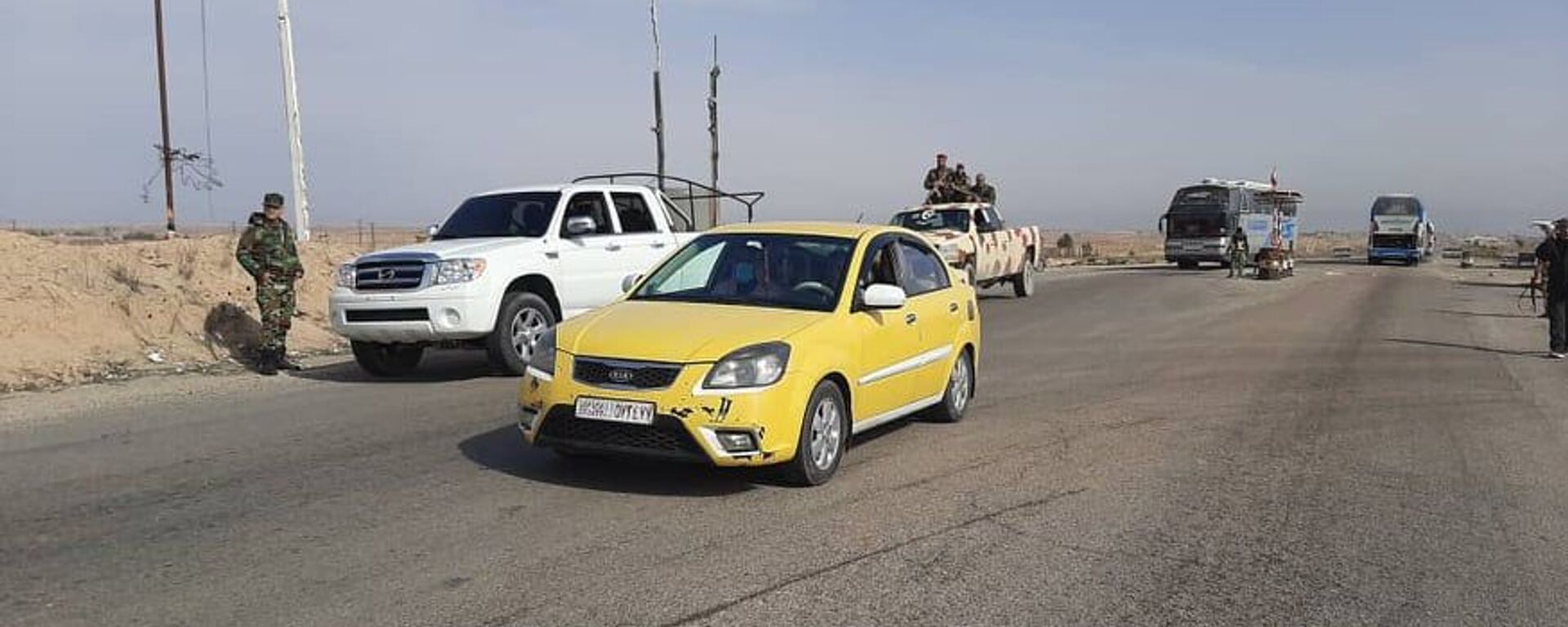 سبوتنيك تواكب عمليات الجيش السوري لتأمين الطريق الدولي (تدمر- ديرالزور) - سبوتنيك عربي, 1920, 20.02.2022