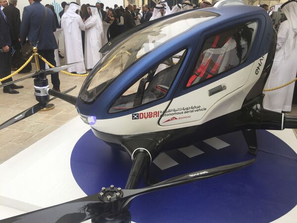 نموذج لتاكسي بدون طيار EHang 184 من الجيل القادم من شركة Dubai Drone Taxi، خلال اليوم الثاني من القمة العالمية للحكومات في دبي، الإمارات العربية المتحدة، 13 فبراير 2017 نموذج لتاكسي بدون طيار EHang 184 من الجيل القادم من شركة Dubai Drone Taxi، خلال اليوم الثاني من القمة العالمية للحكومات في دبي، الإمارات العربية المتحدة، 13 فبراير 2017 - سبوتنيك عربي