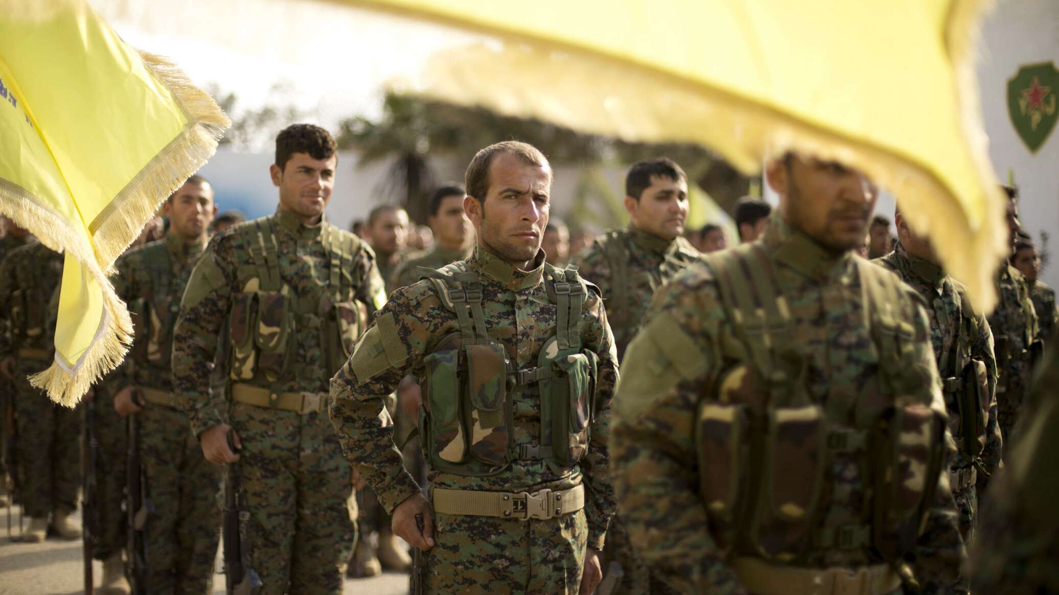 الإدارة الذاتية في سوريا تطالب بإشراك "قسد" في العملية السياسية... توتر عسكري في حلب بين الطرفين