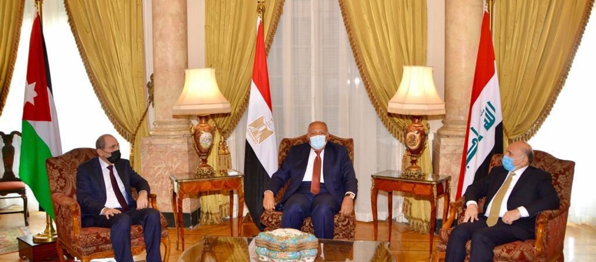 وزير الخارجية المصري سامج شكري يلتقي مع نظيره الأردني أيمن صفدي والعراقي فؤاد حسين، القاهرة، مصر 8 فبراير 2021 - سبوتنيك عربي, 1920, 08.02.2021