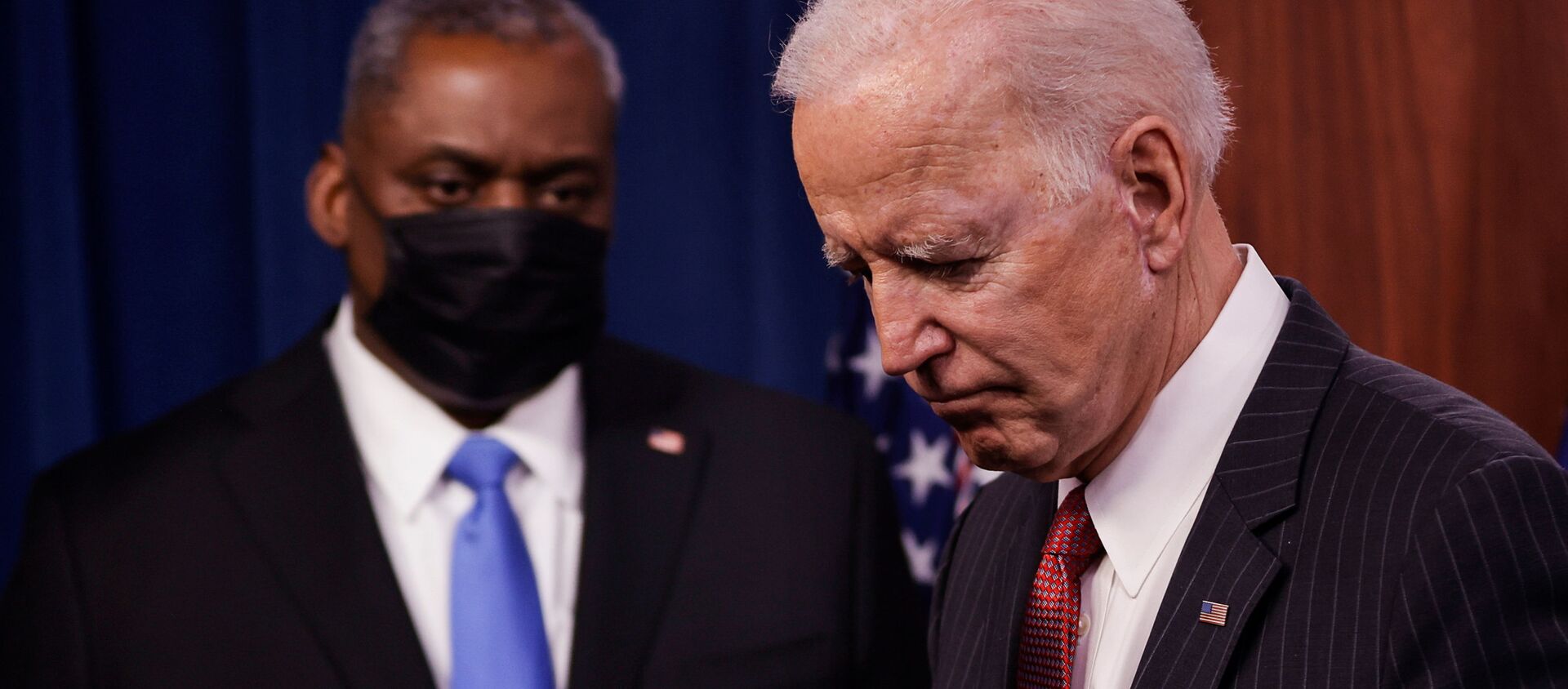 الرئيس الأمريكي جو بايدن أثناء زيارته إلى البنتاغون، وفي الخلفية وزير الدفاع الأمريكي لويد أوستن، فرجينيا، الولايات المتحدة 10 فبراير 2021 الرئيس الأمريكي جو بايدن أثناء زيارته إلى البنتاغون، وفي الخلفية وزير الدفاع الأمريكي لويد أوستن، فرجينيا، الولايات المتحدة 10 فبراير 2021 - سبوتنيك عربي, 1920, 19.03.2021