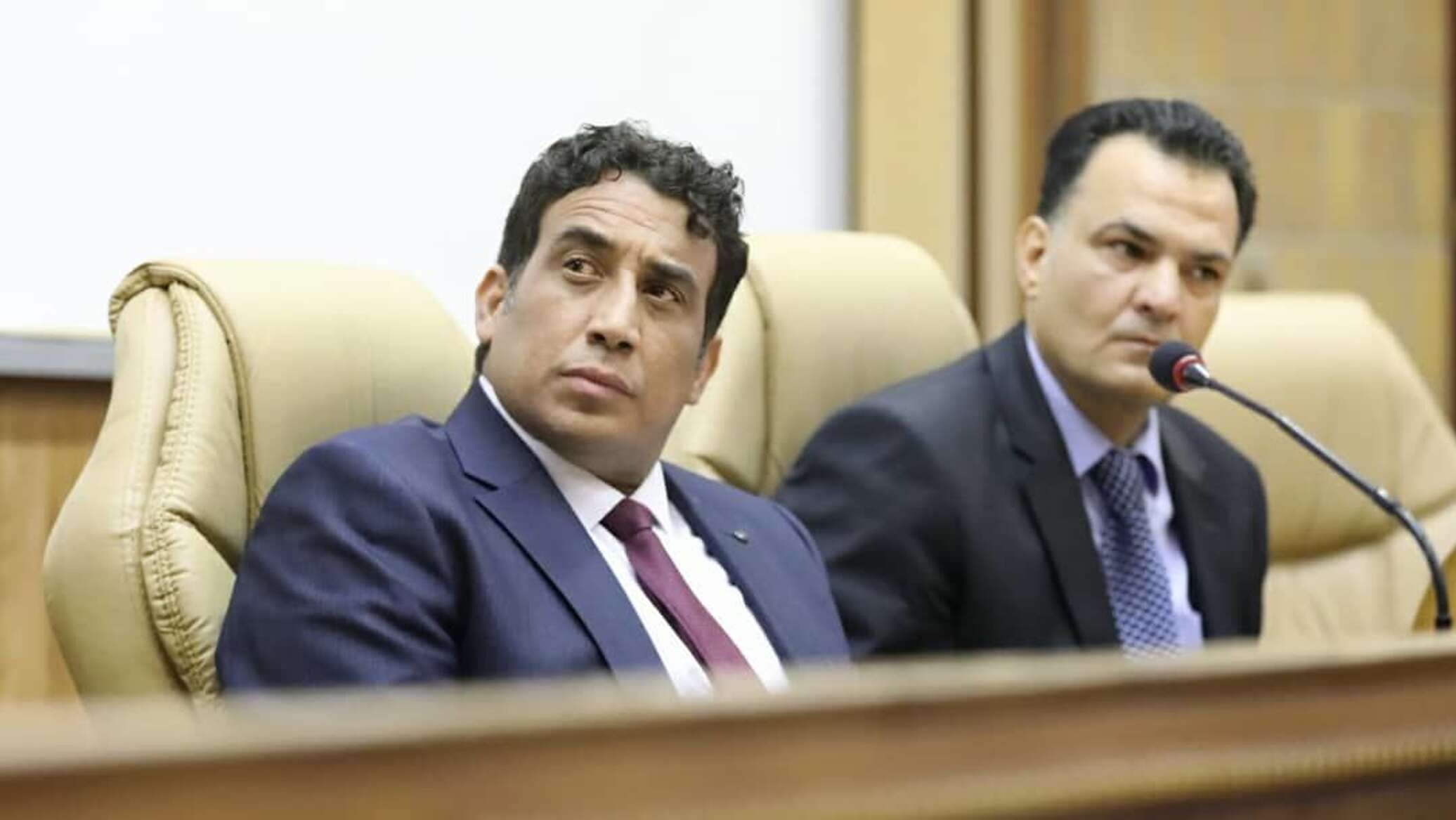 خبراء: ميزان القوى يميل لصالح حكومة الوحدة على حساب المجلس الرئاسي