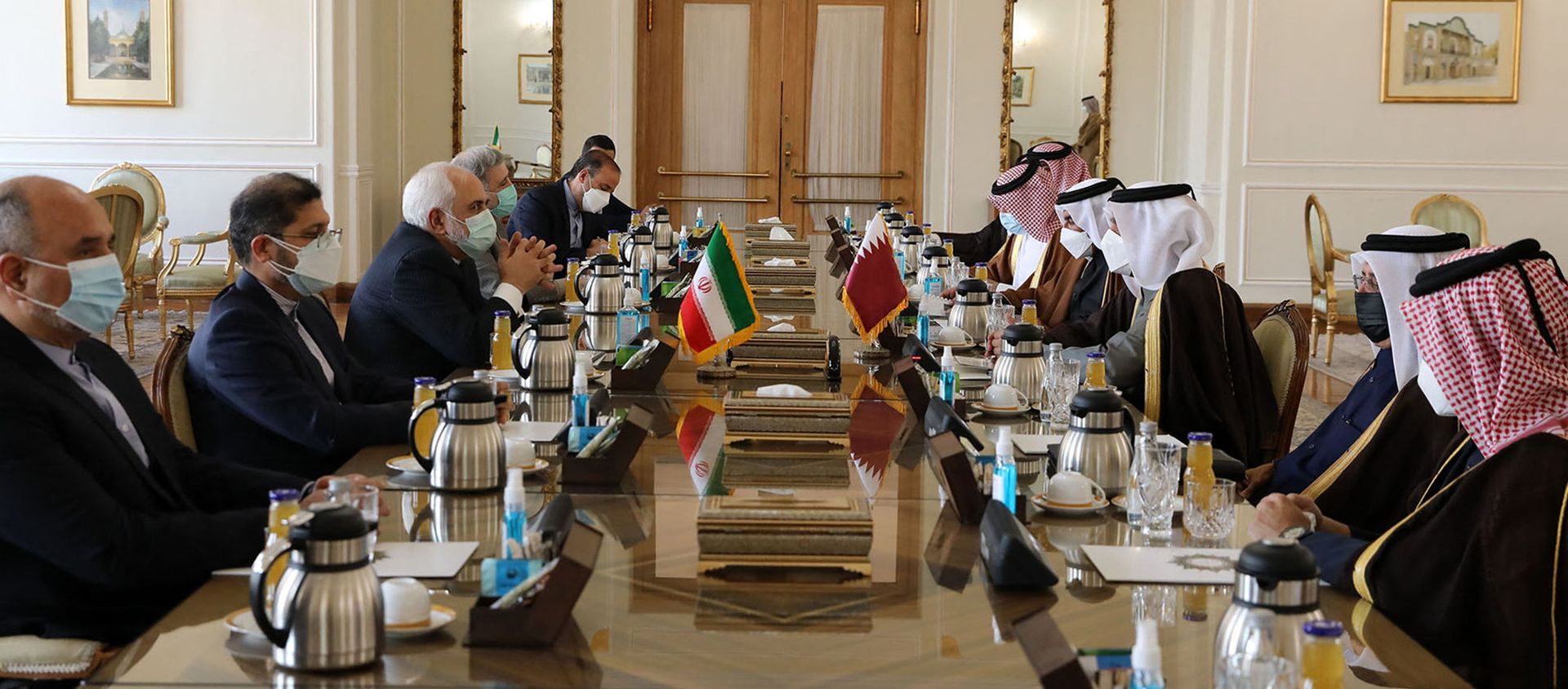 وزير الخارجية القطري محمد بن عبد الرحمن آل ثاني، وصل طهران على رأس وفد يضم وزير الطرق، والتقى وزير الخارجية الإيراني محمد جواد ظريف وزير الخارجية القطري محمد بن عبد الرحمن آل ثاني، وصل طهران على رأس وفد يضم وزير الطرق، والتقى وزير الخارجية الإيراني محمد جواد ظريف - سبوتنيك عربي, 1920, 16.02.2021