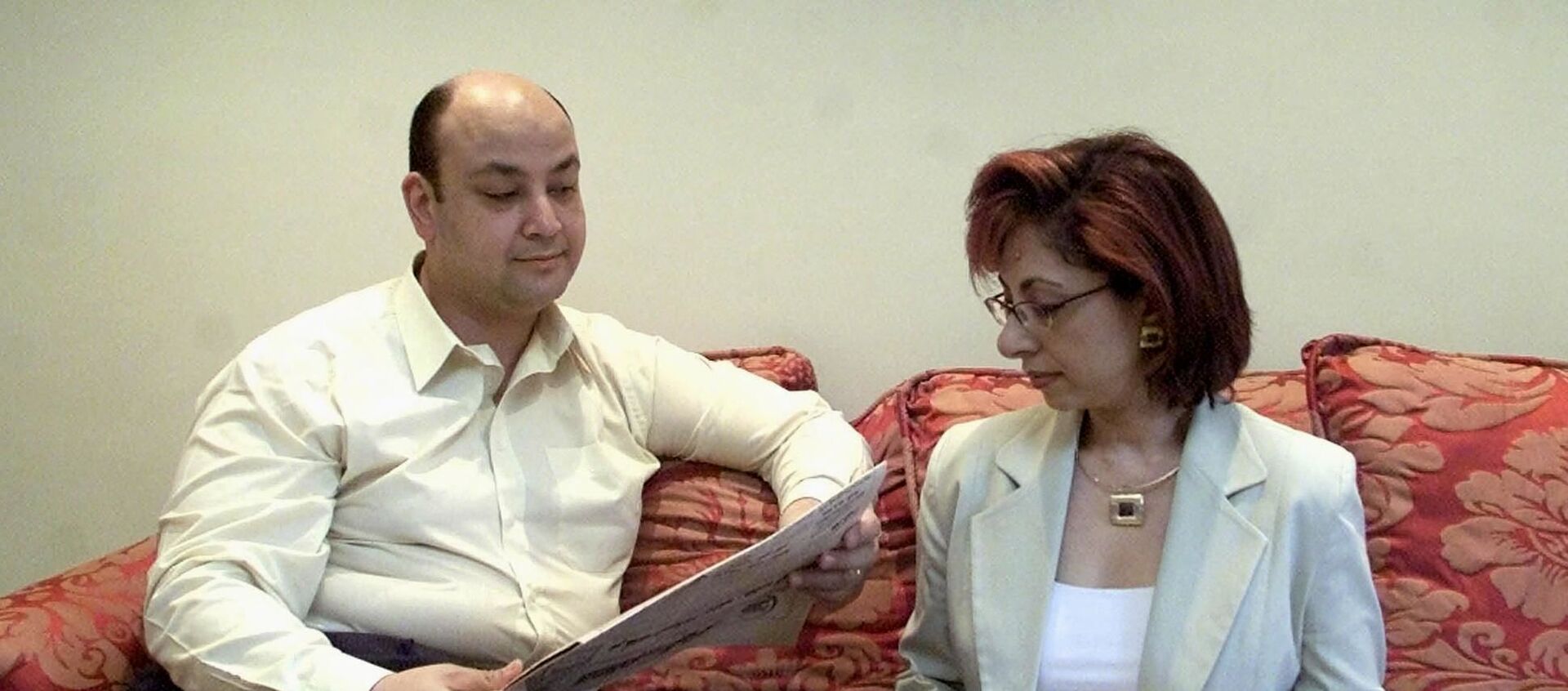 الإعلامي المصري، عمرو أديب مع زوجته الإعلامية، لميس الحديدي، القاهرة، 14 يونيو/ حزيران 2001 - سبوتنيك عربي, 1920, 18.02.2021