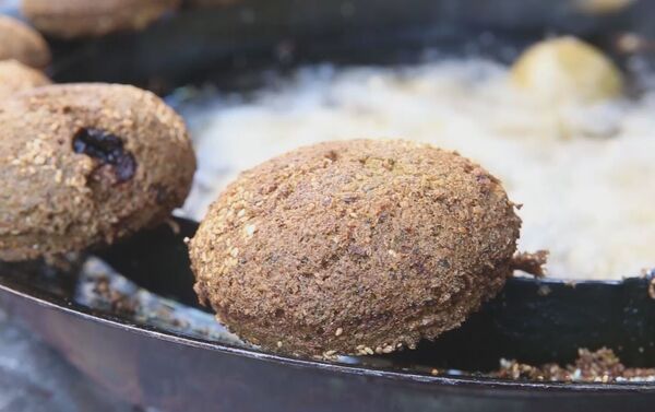 سمير الشخشير صاحب أقدم محل فلافل في مدينة نابلس، الضفة الغربية، فلسطين 19 فبراير 2021 - سبوتنيك عربي