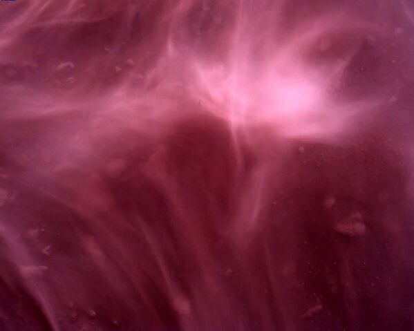 صورة لسطح كوكب المريخ مباشرة أسفل مركبة المركبة المتجولة بيرسيفرانس مارس التابعة لوكالة الفضاء الدولية ناسا، بواسطة كاميرا روفر داون-لوك في صورة تم الحصول عليها في 22 فبراير 2021 - سبوتنيك عربي