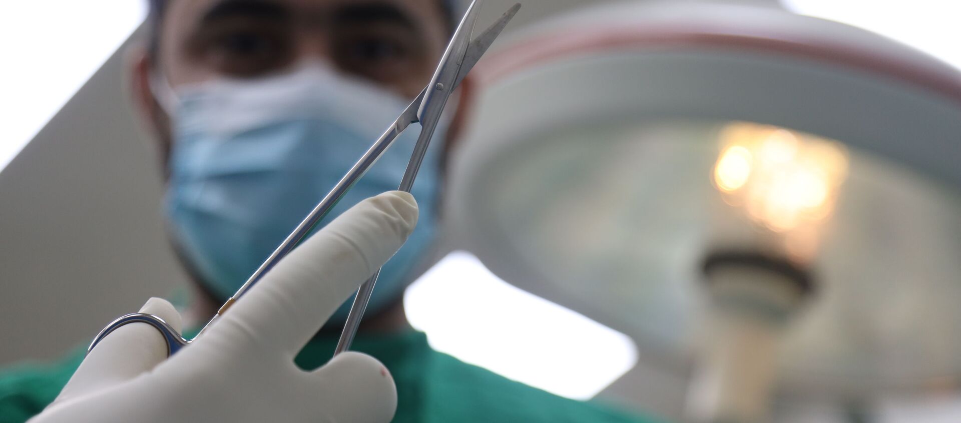 بنك الجلد في دمشق يعيد الحياة للطفل السوري خالد، سوريا فبراير 2021 - سبوتنيك عربي, 1920, 06.05.2021