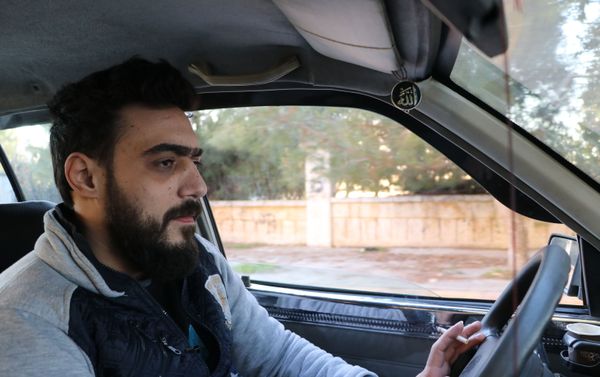 الشاب السوري محمد جحجاح، مصاب حرب يقود تاكسي في حلب، سوريا الشاب السوري محمد جحجاح، مصاب حرب يقود تاكسي في حلب، سوريا - سبوتنيك عربي