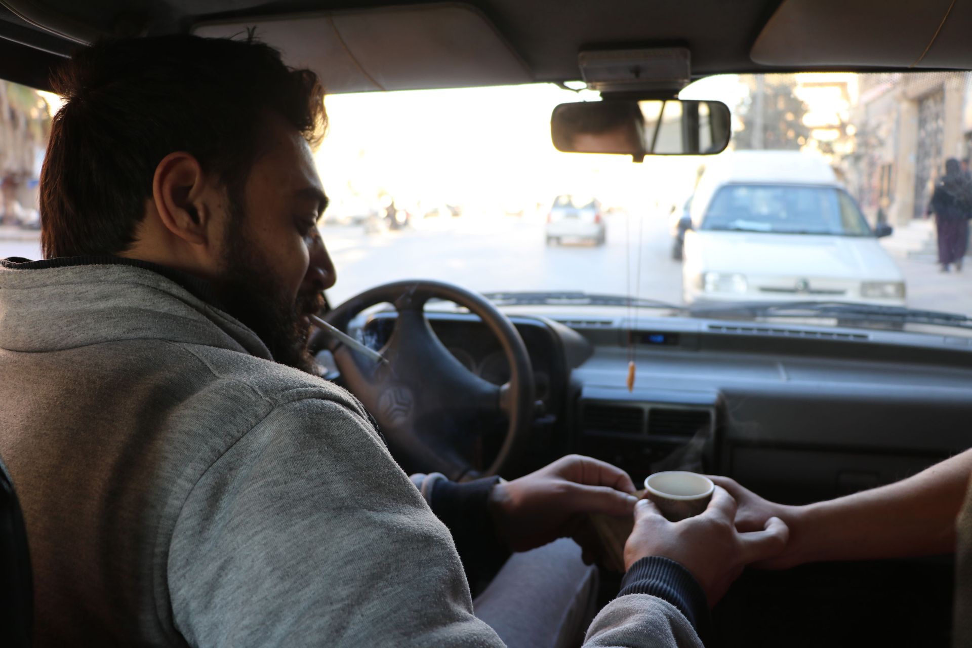 بعدما فقد ساقيه.. مصاب حرب يقود أمل الحياة بسيارة أجرة في حلب.. فيديو وصور بعدما فقد ساقيه.. مصاب حرب يقود أمل الحياة بسيارة أجرة في حلب.. فيديو وصور - سبوتنيك عربي, 1920, 26.02.2021