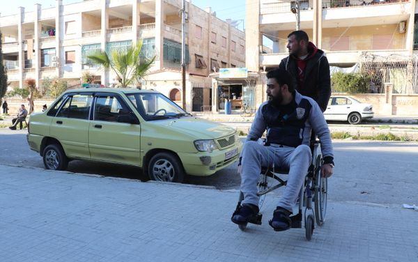 الشاب السوري محمد جحجاح، مصاب حرب يقود تاكسي في حلب، سوريا الشاب السوري محمد جحجاح، مصاب حرب يقود تاكسي في حلب، سوريا - سبوتنيك عربي