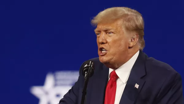 ترامب في أول ظهور علني له بعد الرحيل عن البيت الأبيض في 20 يناير كانون الثاني خلال مؤتمر العمل السياسي المحافظ في أورلاندو - سبوتنيك عربي