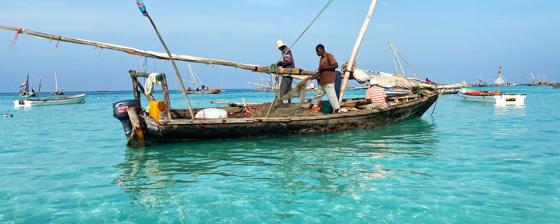 صيادون على متن قارب قبالة جزيرة زنجبار، تنزانيا 18 فبراير 2021 - سبوتنيك عربي, 1920, 20.08.2021