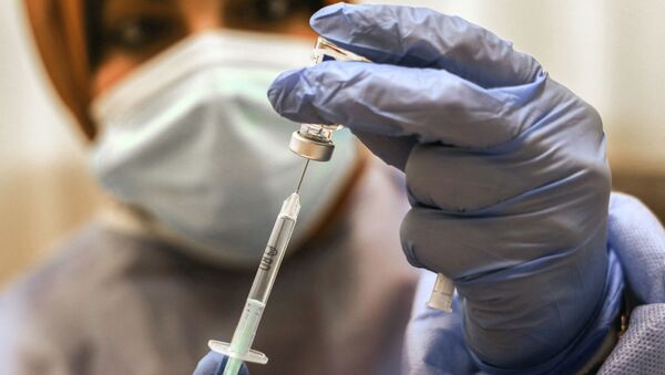 التطعيم بلقاح سبوتنيك V الروسي ضد فيروس كورونا (كوفيد-19)، مدينة غزة، قطاع غزة، فلسطين، 25 فبراير 2021 - سبوتنيك عربي