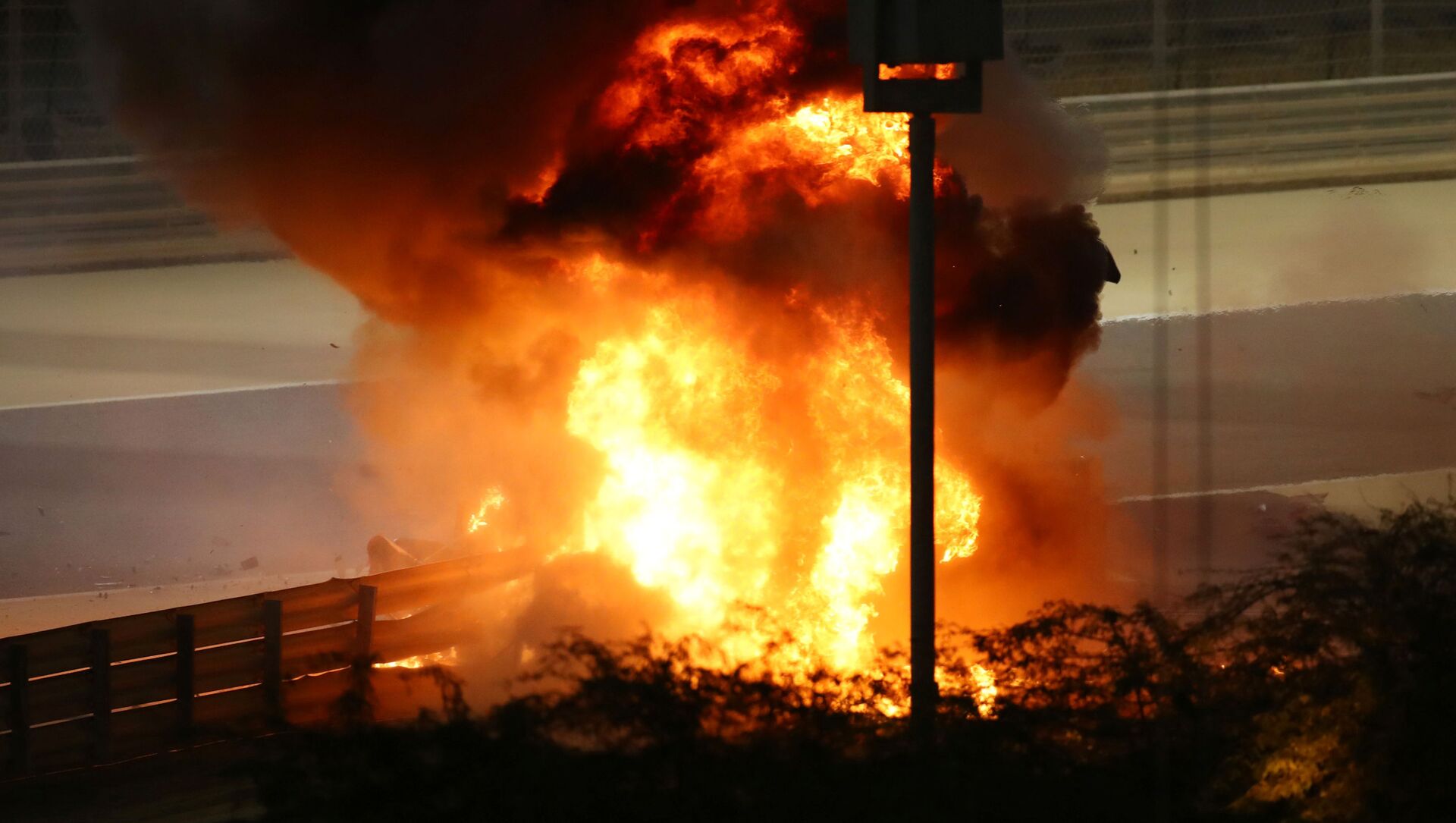 حادث رومان جروجان في بداية سباق فورميلا وان بحلبة البحرين الدولية حادث رومان جروجان في بداية سباق فورميلا وان بحلبة البحرين الدولية - سبوتنيك عربي, 1920, 06.03.2021