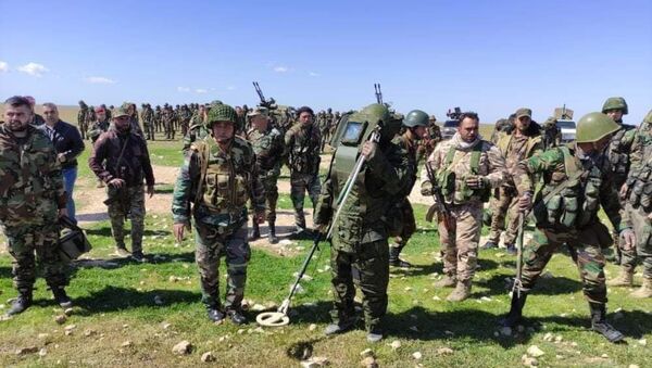 الجيش السوري يبدأ تمشيط بادية حماة بحثا عن الألغام - سبوتنيك عربي
