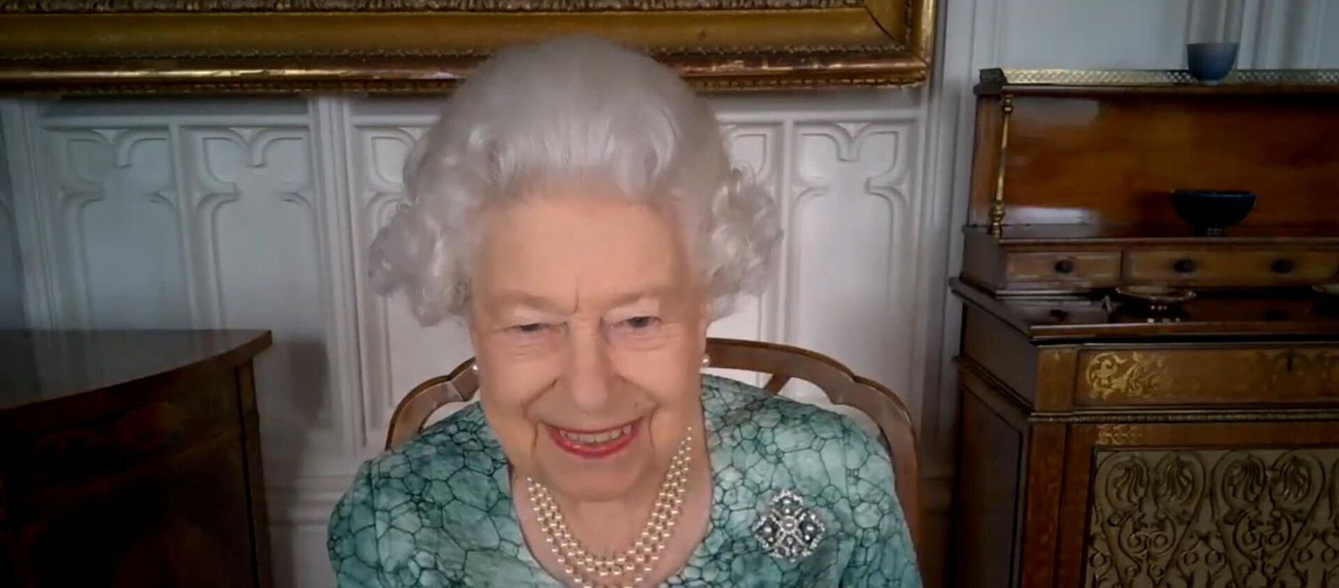 ملكة بريطانيا إليزابيث الثانية أثناء حضورها عرضا علميا افتراضيا للاحتفال بأسبوع العلوم البريطاني، 12 مارس/ آذار 2021 - سبوتنيك عربي, 1920, 12.03.2021