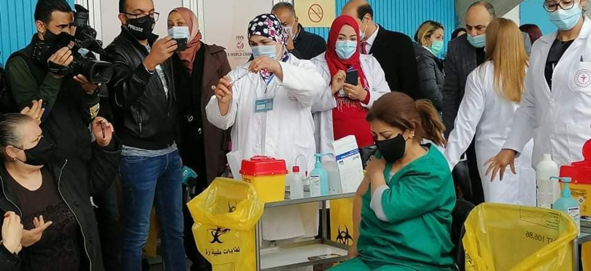 انطلاق حملة التطعيم ضد كورونا في تونس باستخدام لقاح سبوتنيك انطلاق حملة التطعيم ضد كورونا في تونس باستخدام لقاح سبوتنيك - سبوتنيك عربي, 1920, 24.03.2021