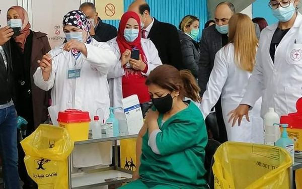 انطلاق حملة التطعيم ضد كورونا في تونس باستخدام لقاح سبوتنيك انطلاق حملة التطعيم ضد كورونا في تونس باستخدام لقاح سبوتنيك - سبوتنيك عربي