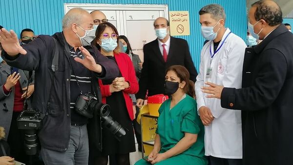 انطلاق حملة التطعيم ضد كورونا في تونس باستخدام لقاح سبوتنيك - سبوتنيك عربي