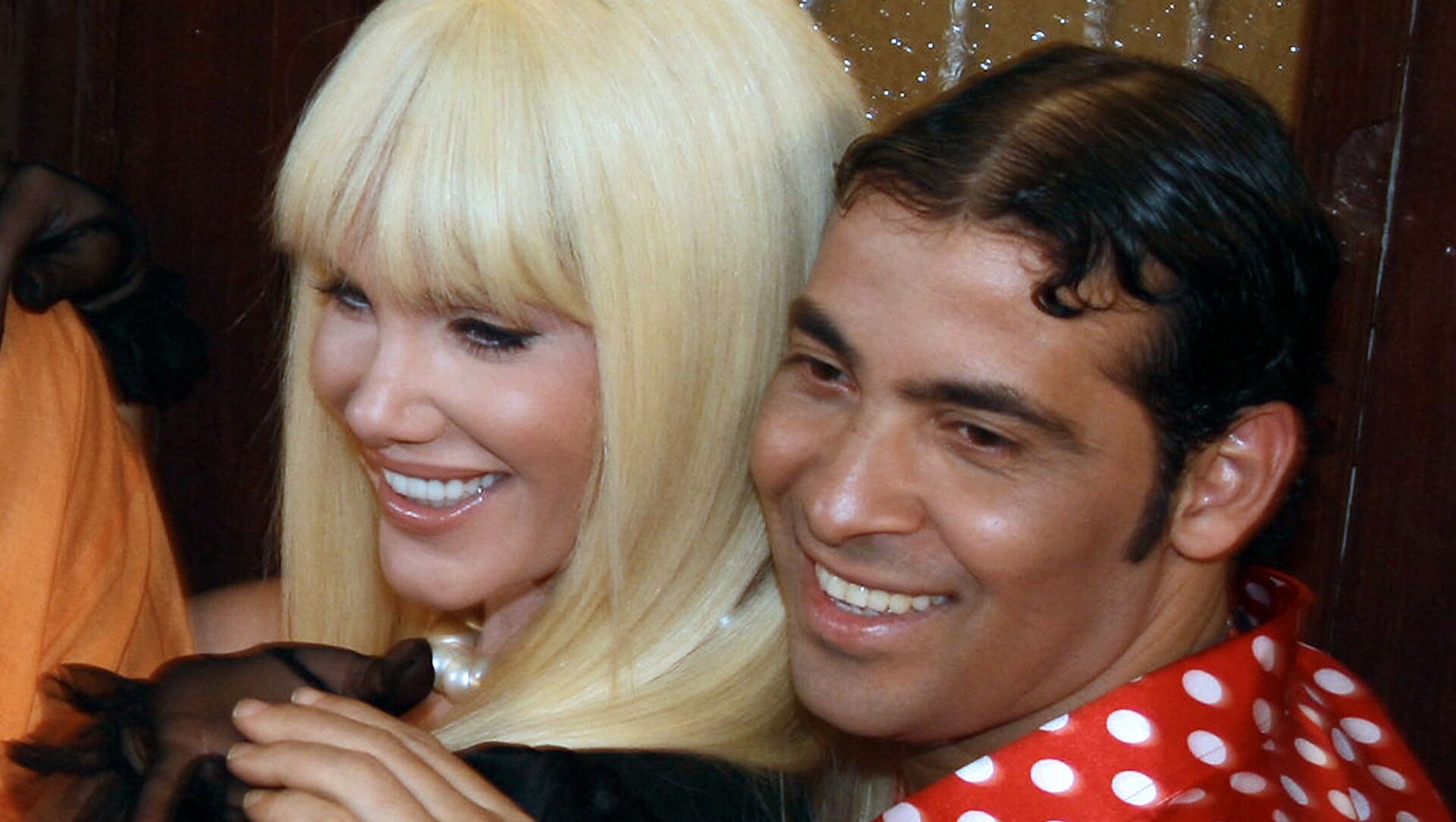 المطرب الشعبي المصري، سعد الصغير، مع الفنانة اللبنانية، نيكول سابا، بكواليس تصوير فيلم قصة الحي الشعبي 2006 المطرب الشعبي المصري، سعد الصغير، مع الفنانة اللبنانية، نيكول سابا، بكواليس تصوير فيلم قصة الحي الشعبي 2006 - سبوتنيك عربي, 1920, 01.04.2021