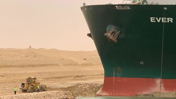 جنوح سفينة عملاقة في قناة السويس - سبوتنيك عربي