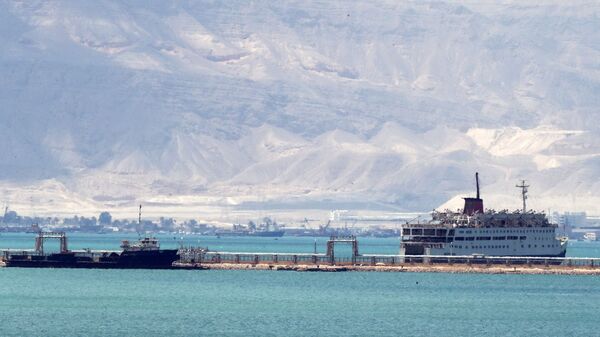 محاولات تعويم السفينة العملاقة إيفر جيفن في قناة السويس، مصر 29 مارس 2021 - سبوتنيك عربي