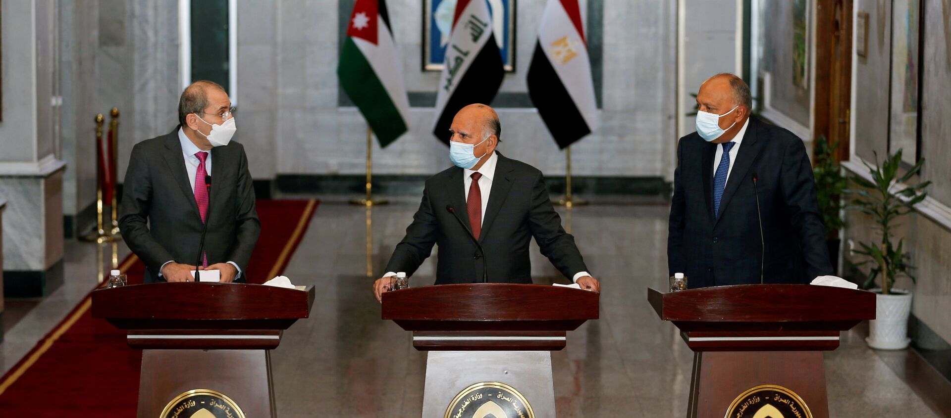 قمة ثلاثية عراقية مصرية أردنية - وزير الخارجية المصري سامح شكري، وزير الخارجية الأردنية أيمن الصفدي، ووزير الخارجية العراقي فؤاد حسين، بغداد، العراق 29 مارس 2021 - سبوتنيك عربي, 1920, 07.04.2021